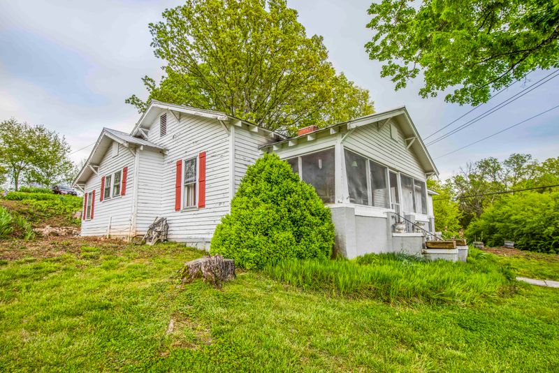 1147 Indian Ridge Rd, Blaine, TN 37709