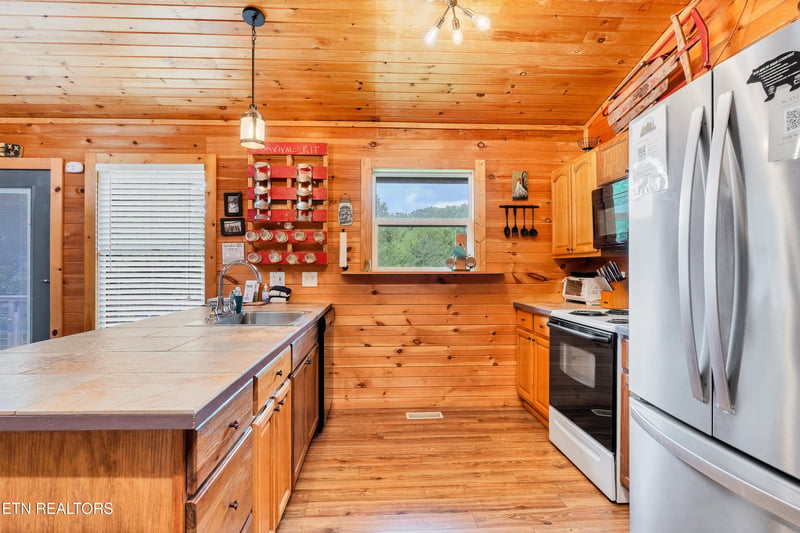 1148 Laurel Rd, Townsend, TN 37882