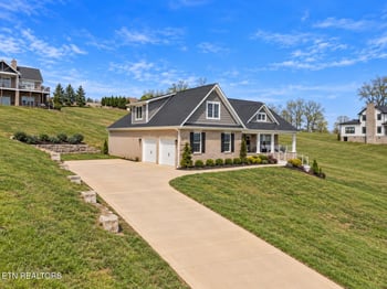 1149 Summerfield Dr, Maryville, TN 37801
