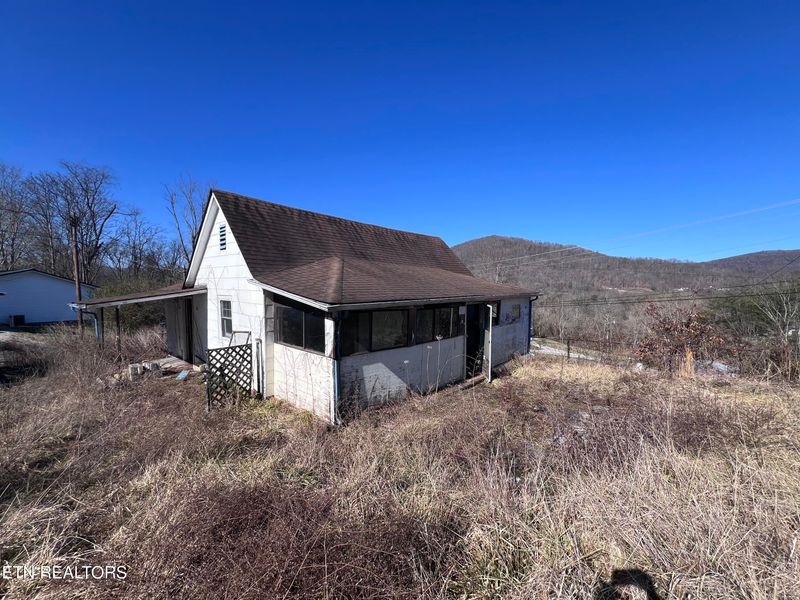 115 7th Ave, Jellico, TN 37762