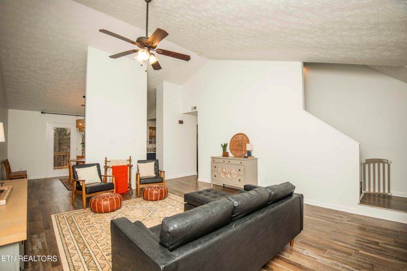 115 Crestfield Ln, Lenoir City, TN 37771