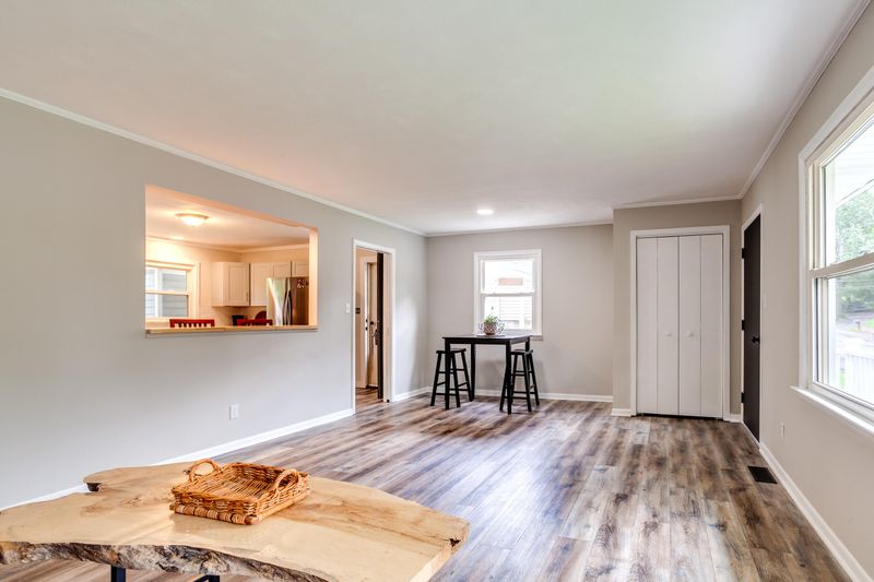 115 E Irving Ln, Oak Ridge, TN 37830