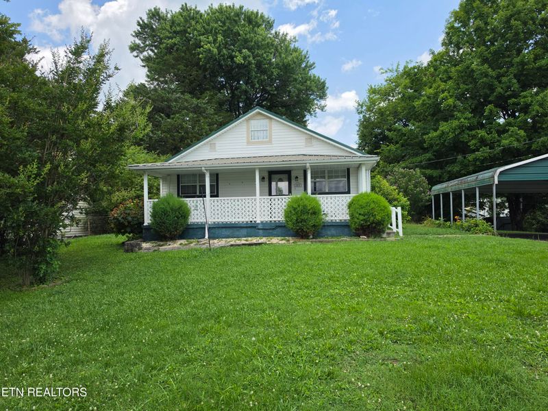 115 Flanders Ave, Harriman, TN 37748