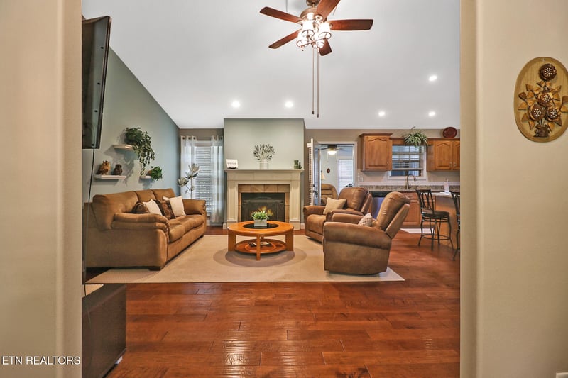 115 Glenwood Dr, Crossville, TN 38558