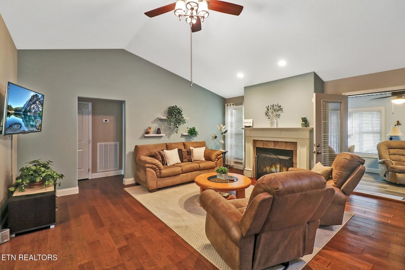 115 Glenwood Dr, Crossville, TN 38558
