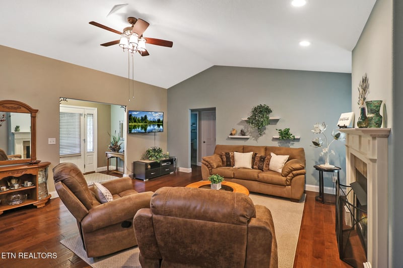 115 Glenwood Dr, Crossville, TN 38558