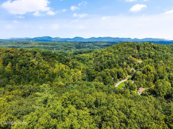 115 Graceland Rd, Oak Ridge, TN 37830