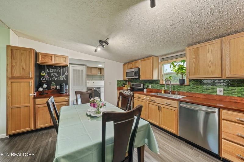 115 Gray Dove Ln, Powell, TN 37849