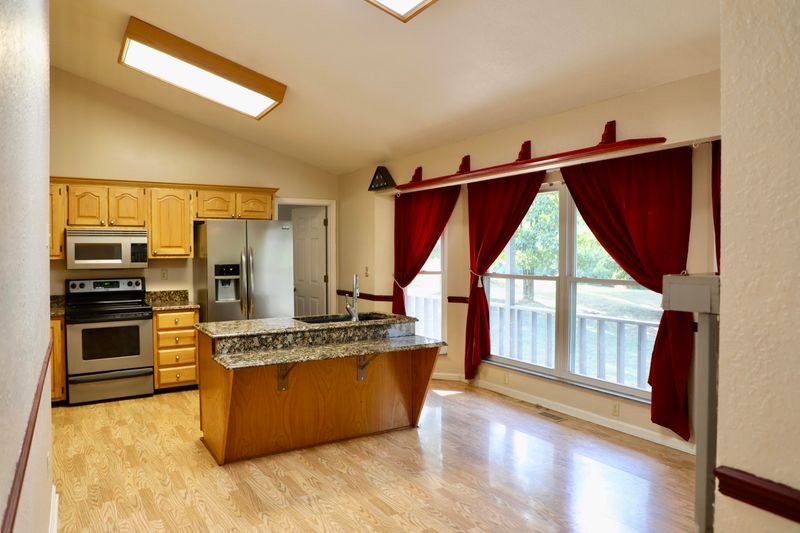 115 Kennedy Dr, Madisonville, TN 37354