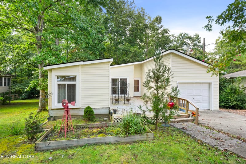 115 Lakeshire Dr, Crossville, TN 38558