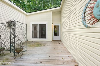 115 Lakeshire Dr, Crossville, TN 38558