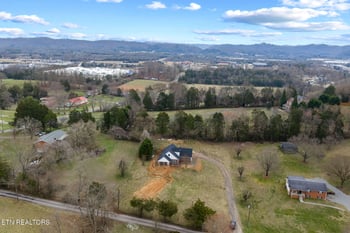 115 Nelson Ln, Clinton, TN 37716