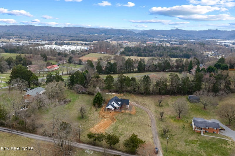 115 Nelson Ln, Clinton, TN 37716