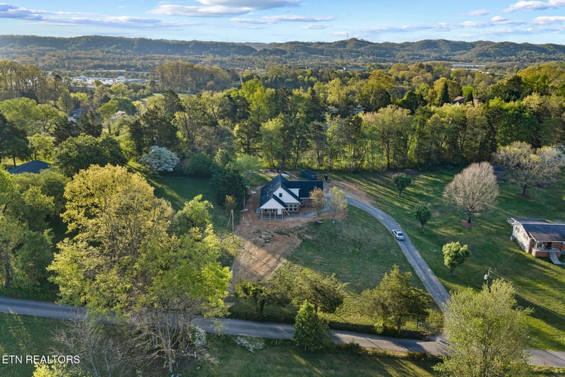 115 Nelson Ln, Clinton, TN 37716