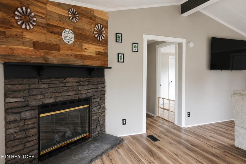 115 Queener St, Jacksboro, TN 37757