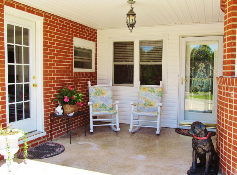 115 Spring St, Wartburg, TN 37887