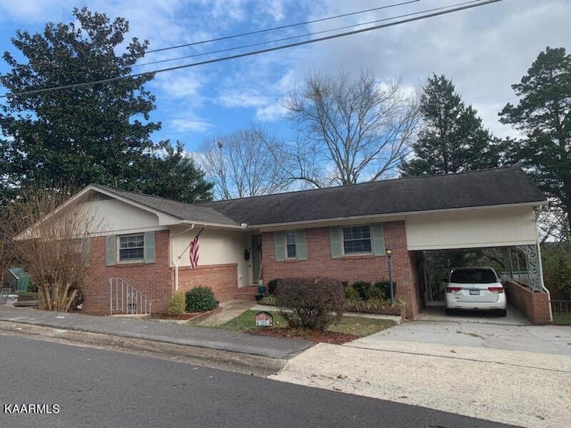 115 W Malta Rd, Oak Ridge, TN 37830