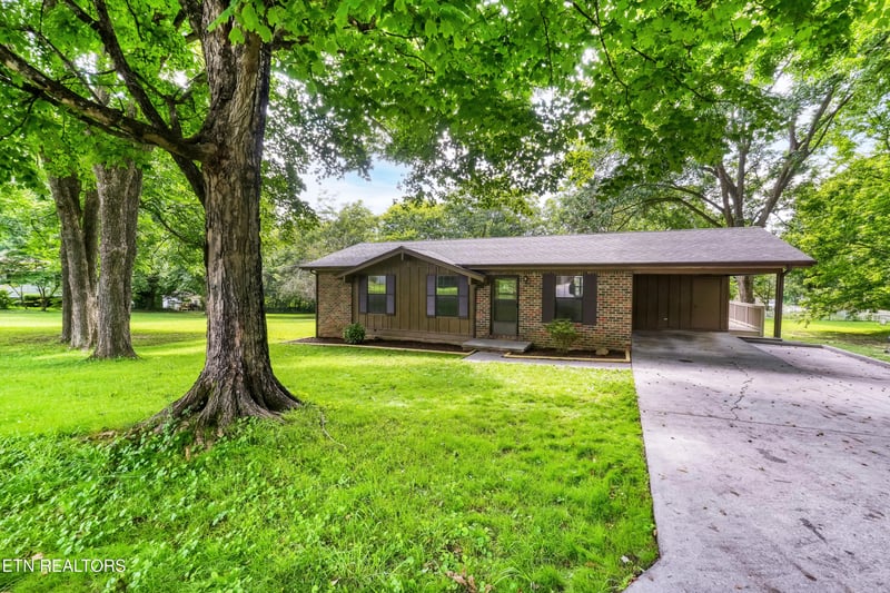 115 Washington Ave, Etowah, TN 37331