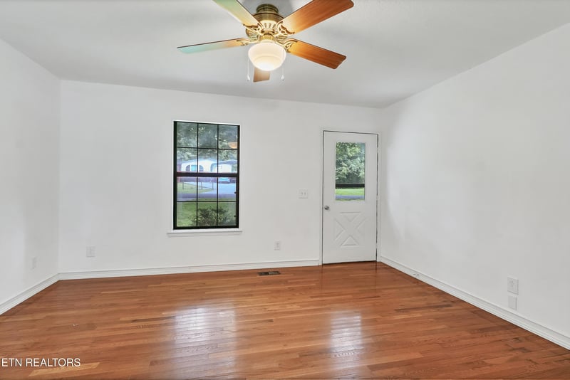 115 Washington Ave, Etowah, TN 37331