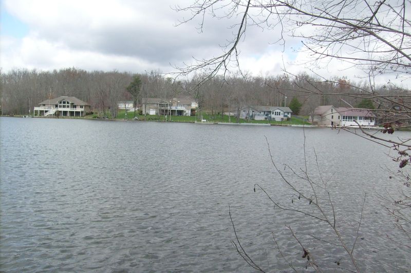 1150 Hileah Dr, Crossville, TN 38572