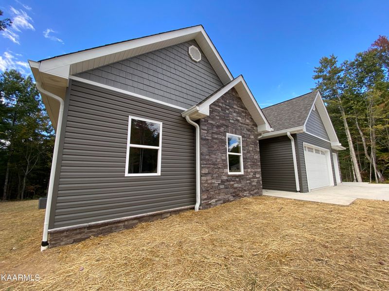 1150 Toomey Falls Rd, Oneida, TN 37841