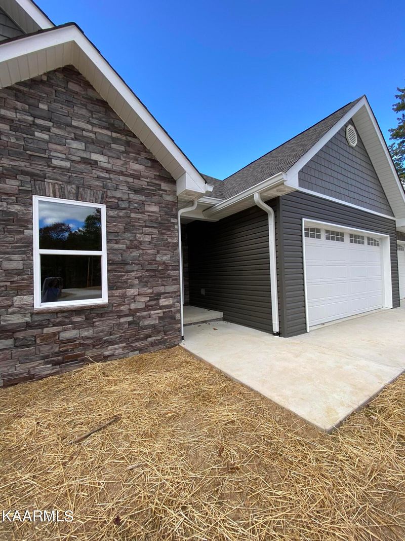 1150 Toomey Falls Rd, Oneida, TN 37841