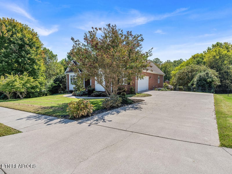 1153 Brighton Dr, Alcoa, TN 37701