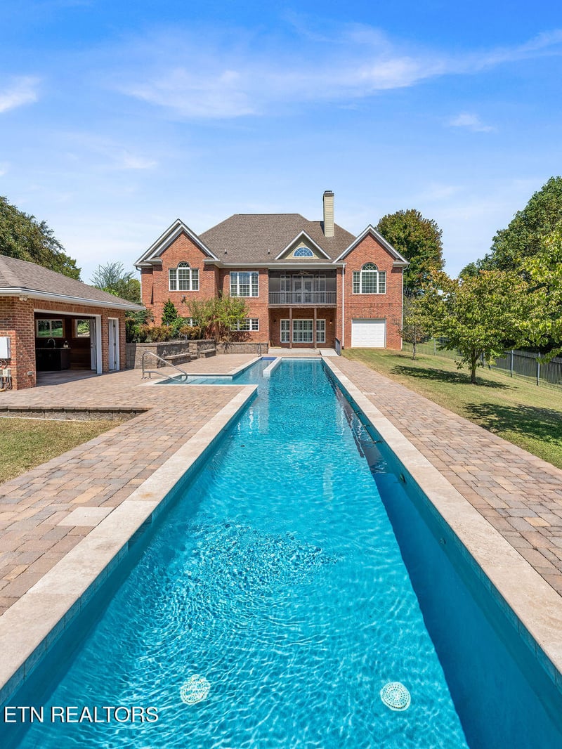 1153 Brighton Dr, Alcoa, TN 37701