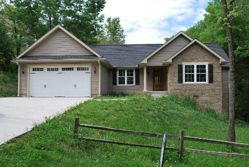 1153 Mayors Dr, Sevierville, TN 37862