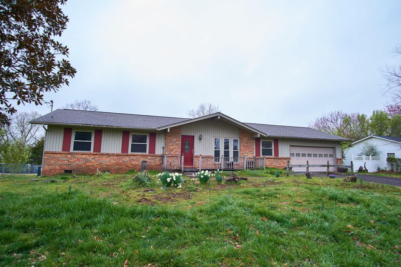 11534 Midhurst Dr, Knoxville, TN 37934