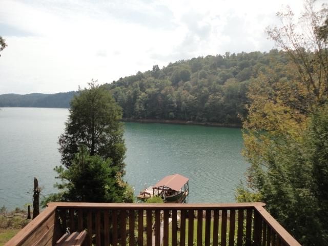1154 Lakeside Dr, Jacksboro, TN 37757