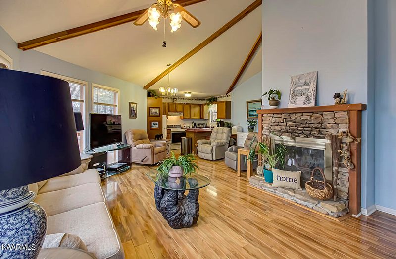 1155 E Foothills Dr, Gatlinburg, TN 37738