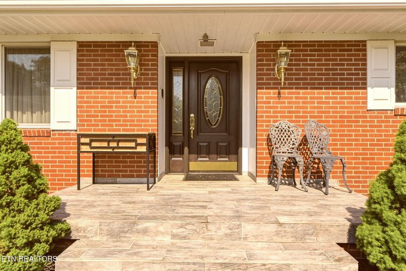 116 Caldwell Dr, Oak Ridge, TN 37830