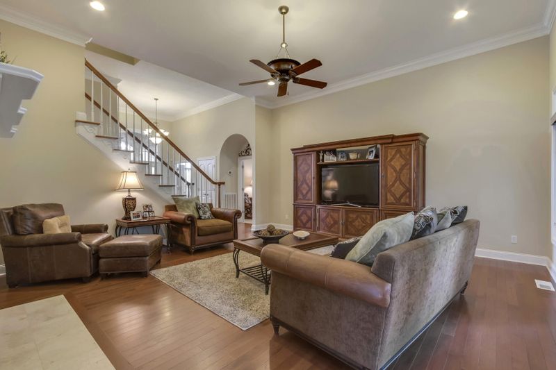 116 Center Park Ln, Oak Ridge, TN 37830