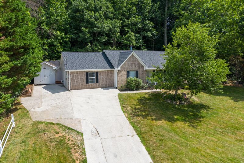 116 Den Ln, Heiskell, TN 37754