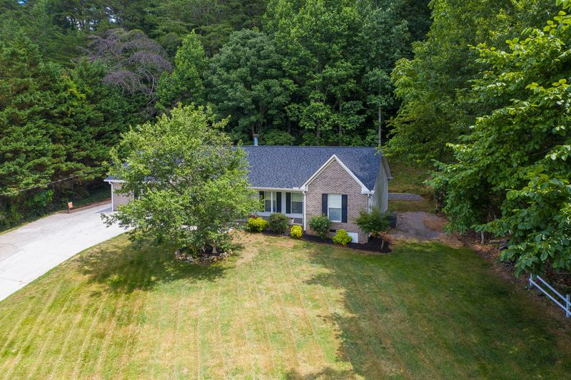116 Den Ln, Heiskell, TN 37754