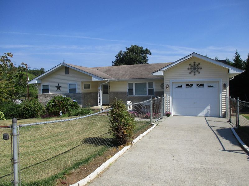 116 E Hutchinson Cir, Oak Ridge, TN 37830