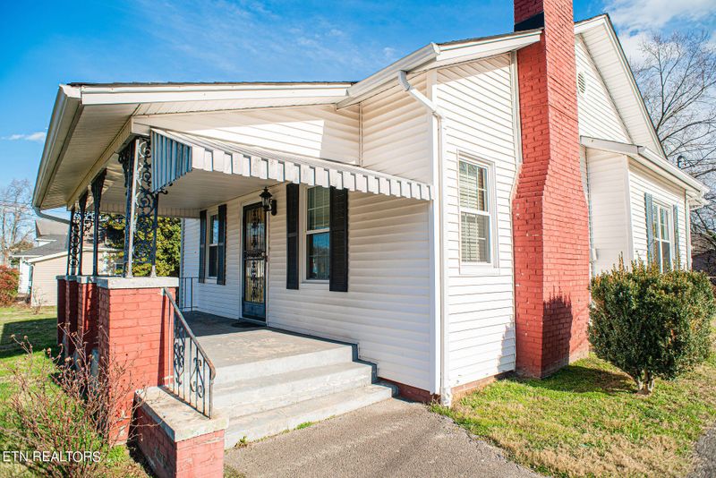 116 E Inskip Dr, Knoxville, TN 37912