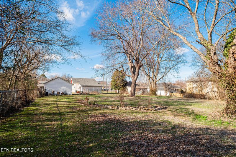 116 E Inskip Dr, Knoxville, TN 37912