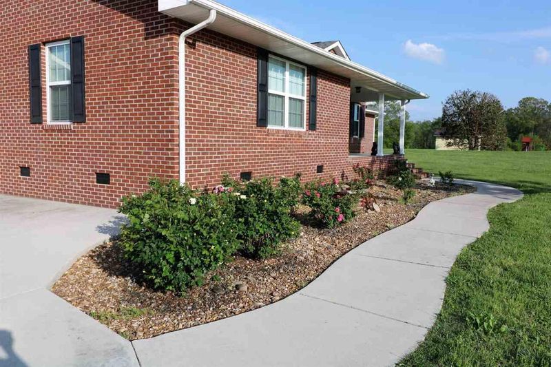 116 Hillcrest Rd, Madisonville, TN 37354
