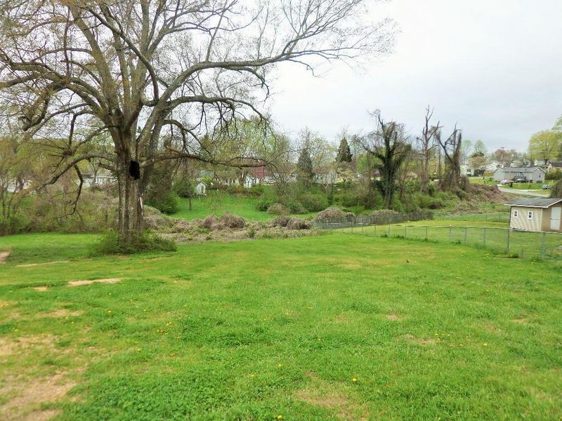 116 Jarrett Ln, Oak Ridge, TN 37830