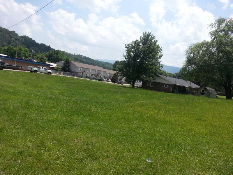 116 Pack St, Jacksboro, TN 37757