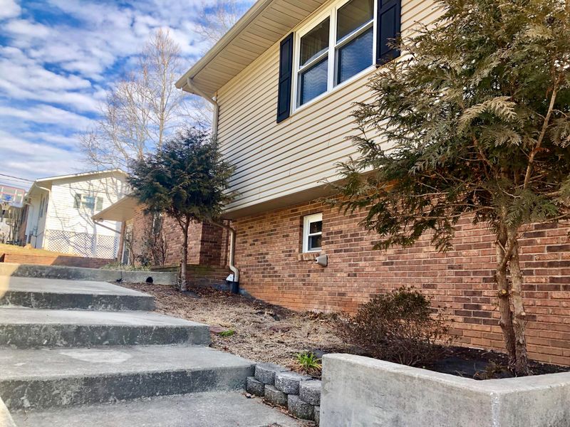 116 Timberlake Dr, Harriman, TN 37748