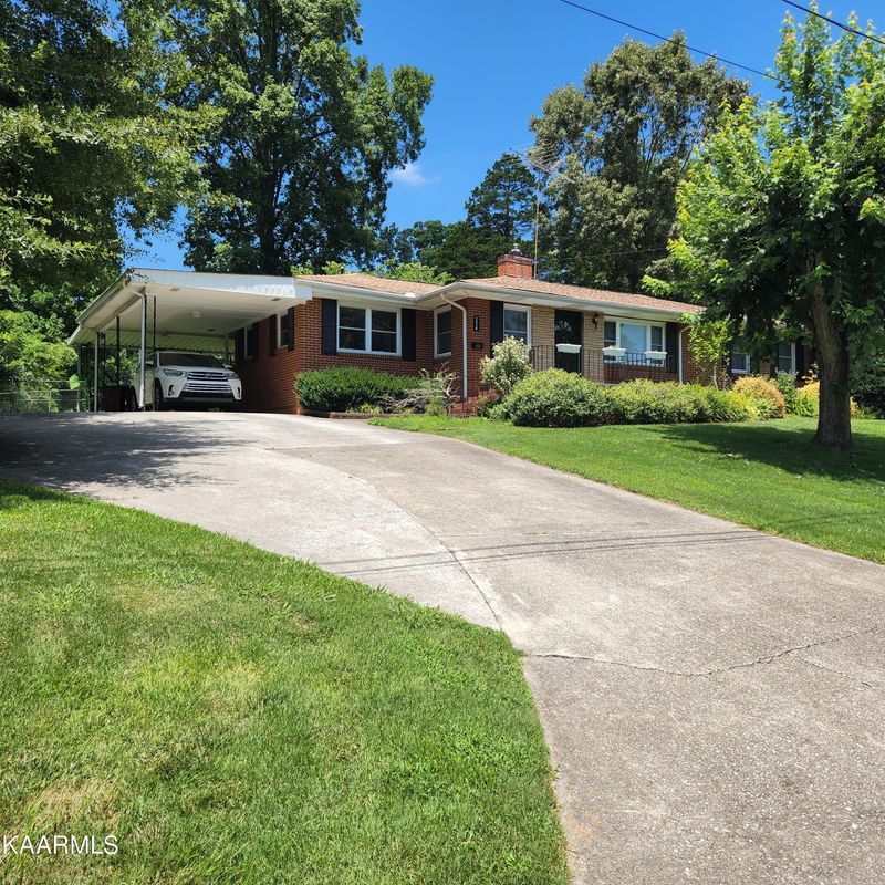 116 W Maiden Ln, Oak Ridge, TN 37830