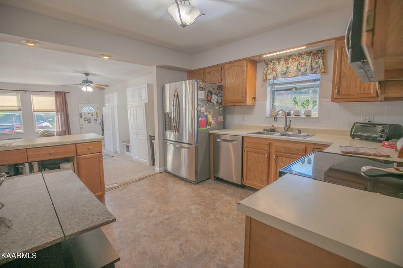 11609 Midhurst Dr, Knoxville, TN 37934