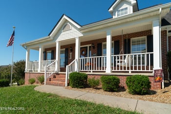 1161 Summerfield Dr, Maryville, TN 37801