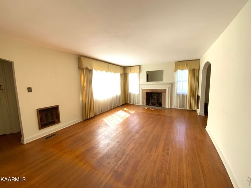 1162 Circle Dr, Kingston, TN 37763