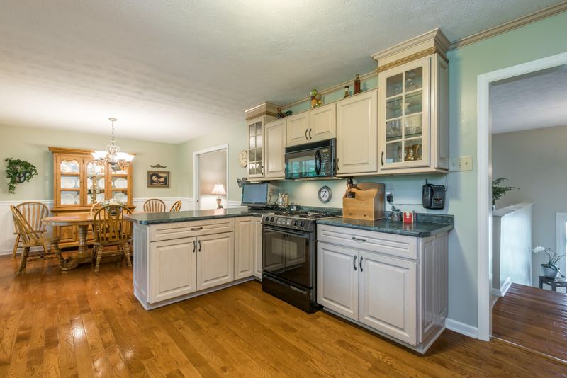 11621 Georgetowne Dr, Knoxville, TN 37934