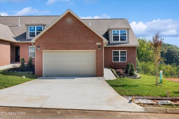 1164 Meadow Walk Ln, Lenoir City, TN 37772