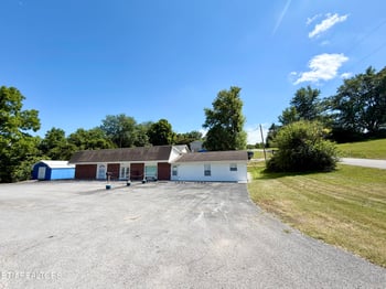 1165 Towe String Rd, Jacksboro, TN 37757